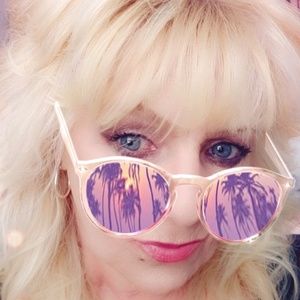 Meet your Posher, Lauralee